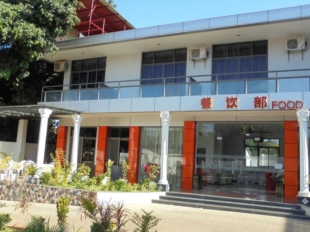 Golden Chopsticks Hotel 利文斯顿 外观 照片
